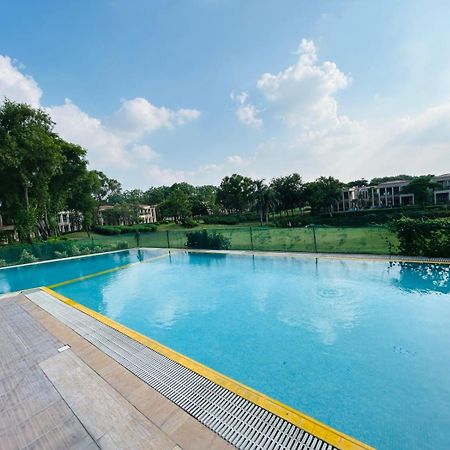 Premium Apartment In Tarudhan Valley Golf Resort Manesar Eksteriør billede