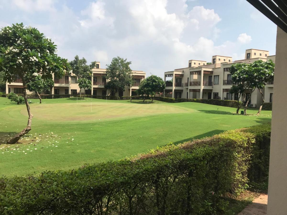 Premium Apartment In Tarudhan Valley Golf Resort Manesar Eksteriør billede