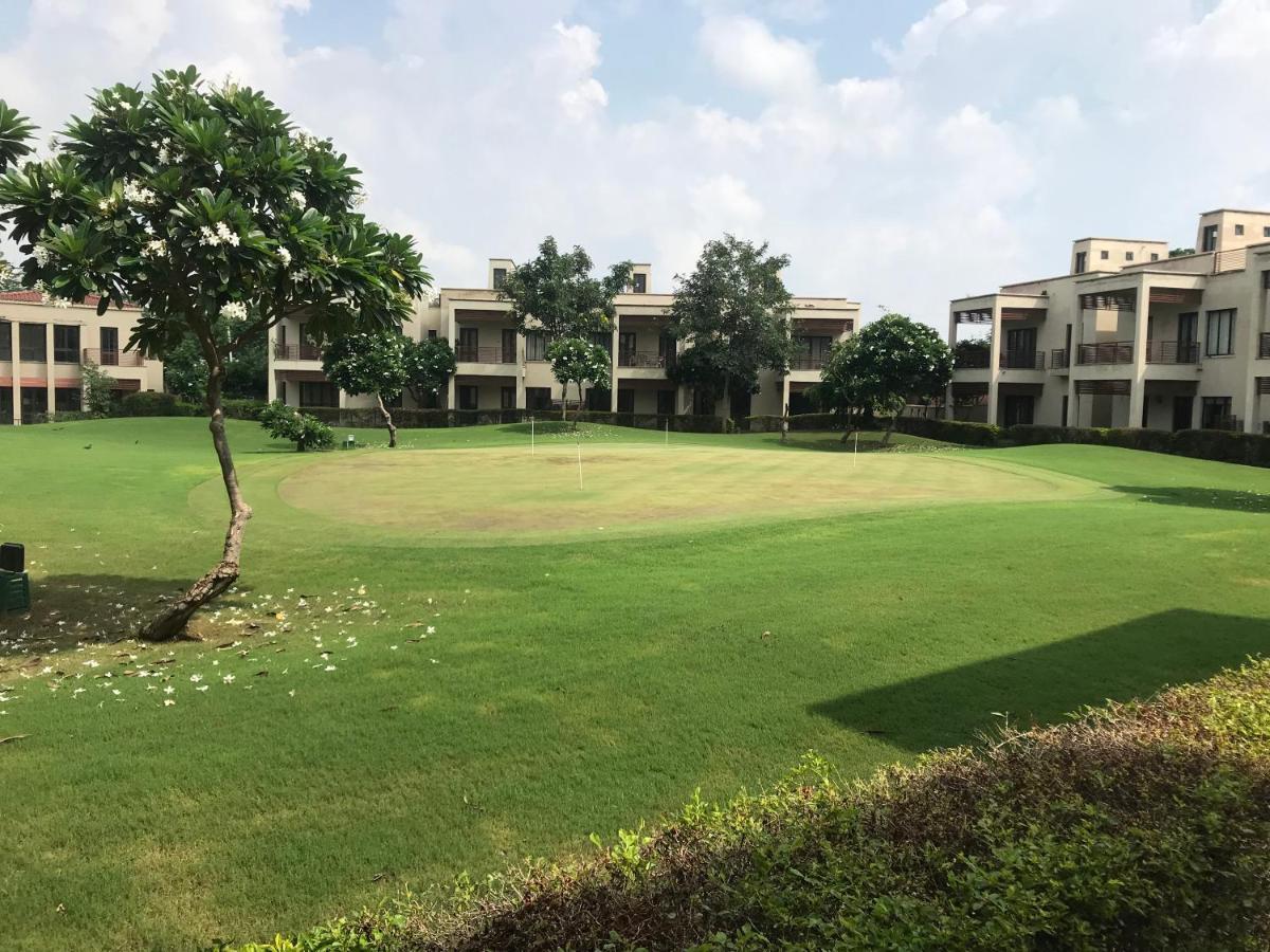 Premium Apartment In Tarudhan Valley Golf Resort Manesar Eksteriør billede