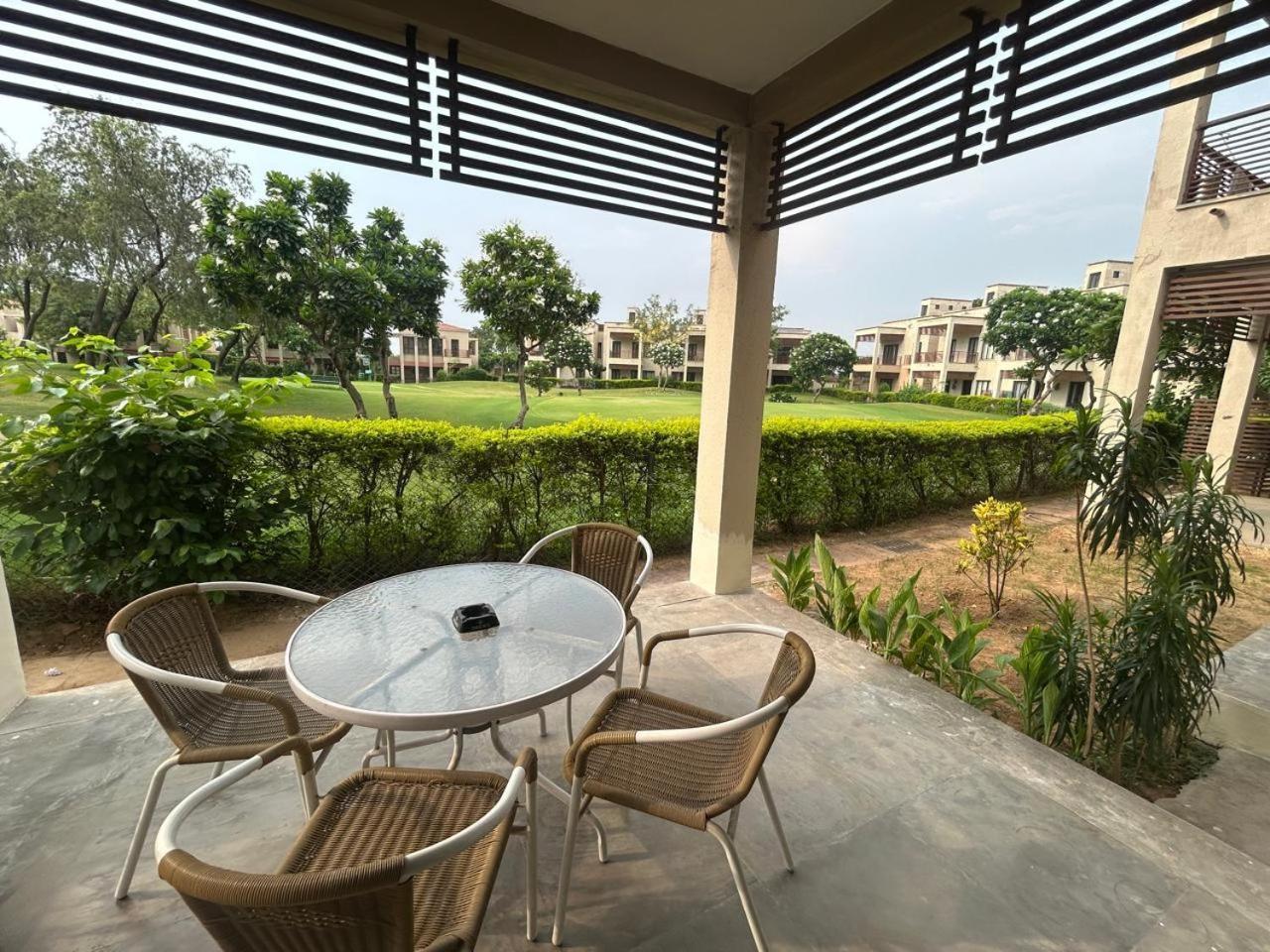 Premium Apartment In Tarudhan Valley Golf Resort Manesar Eksteriør billede