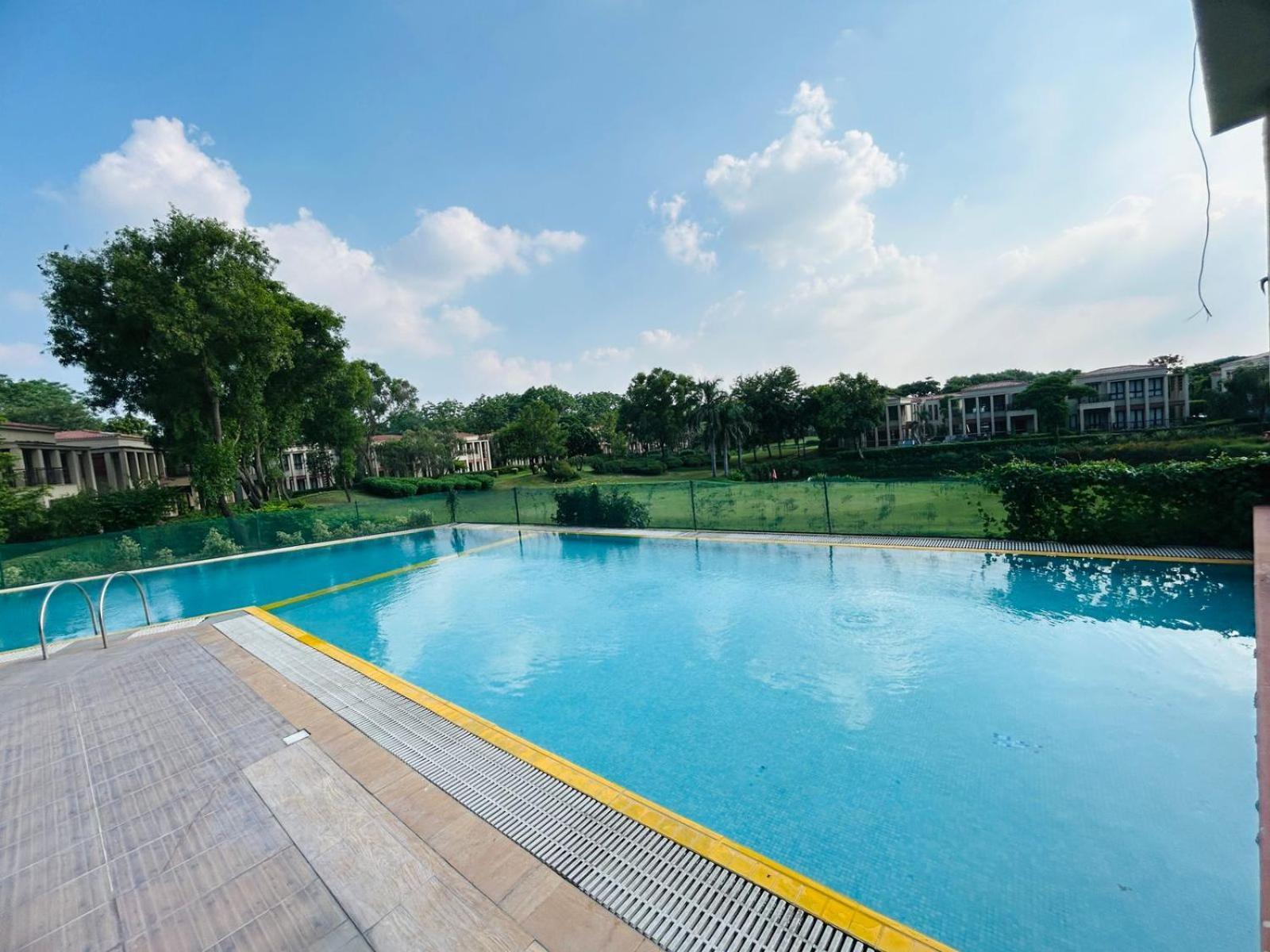 Premium Apartment In Tarudhan Valley Golf Resort Manesar Eksteriør billede