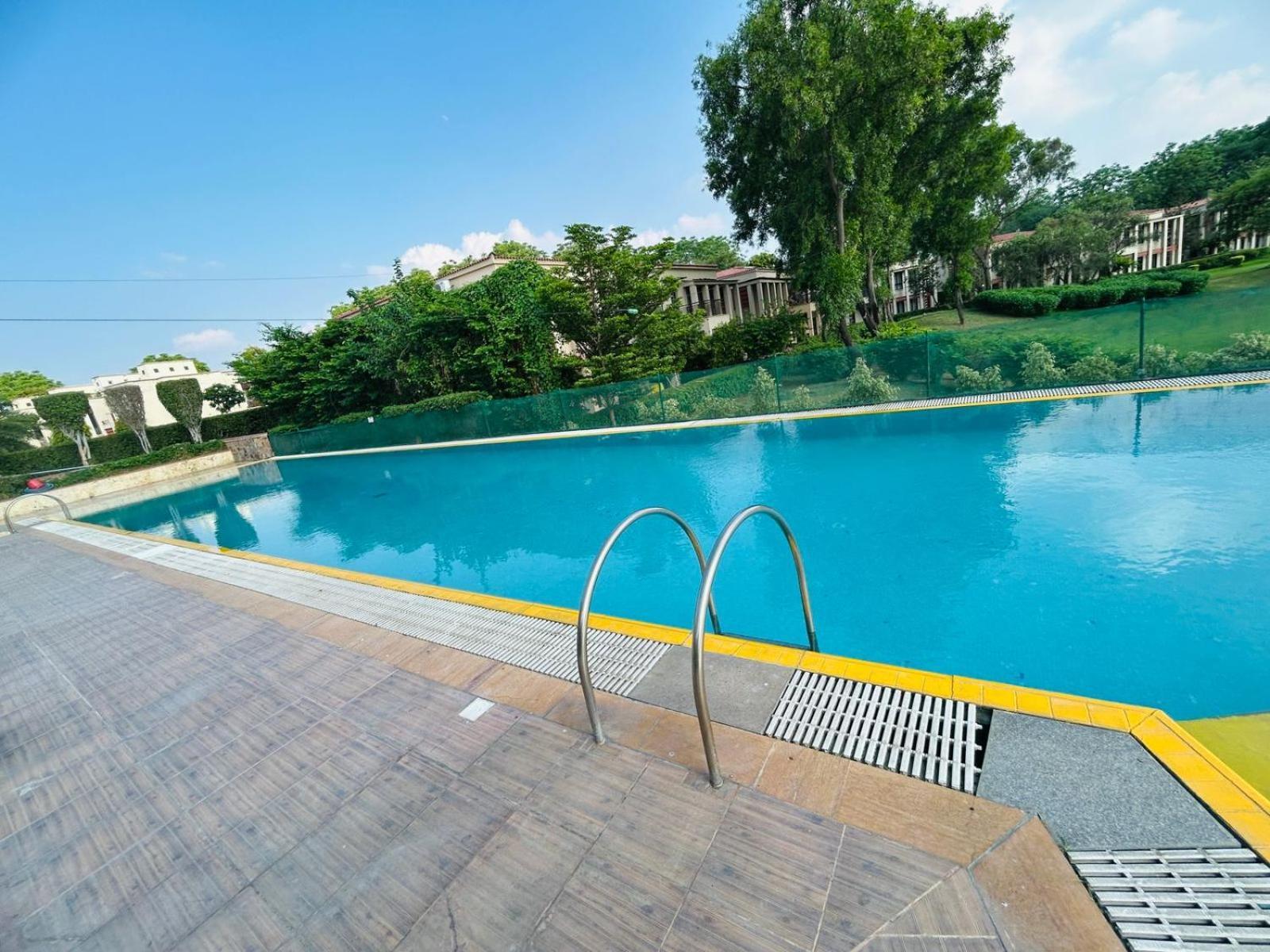 Premium Apartment In Tarudhan Valley Golf Resort Manesar Eksteriør billede